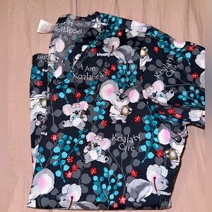 Scrub top size medium